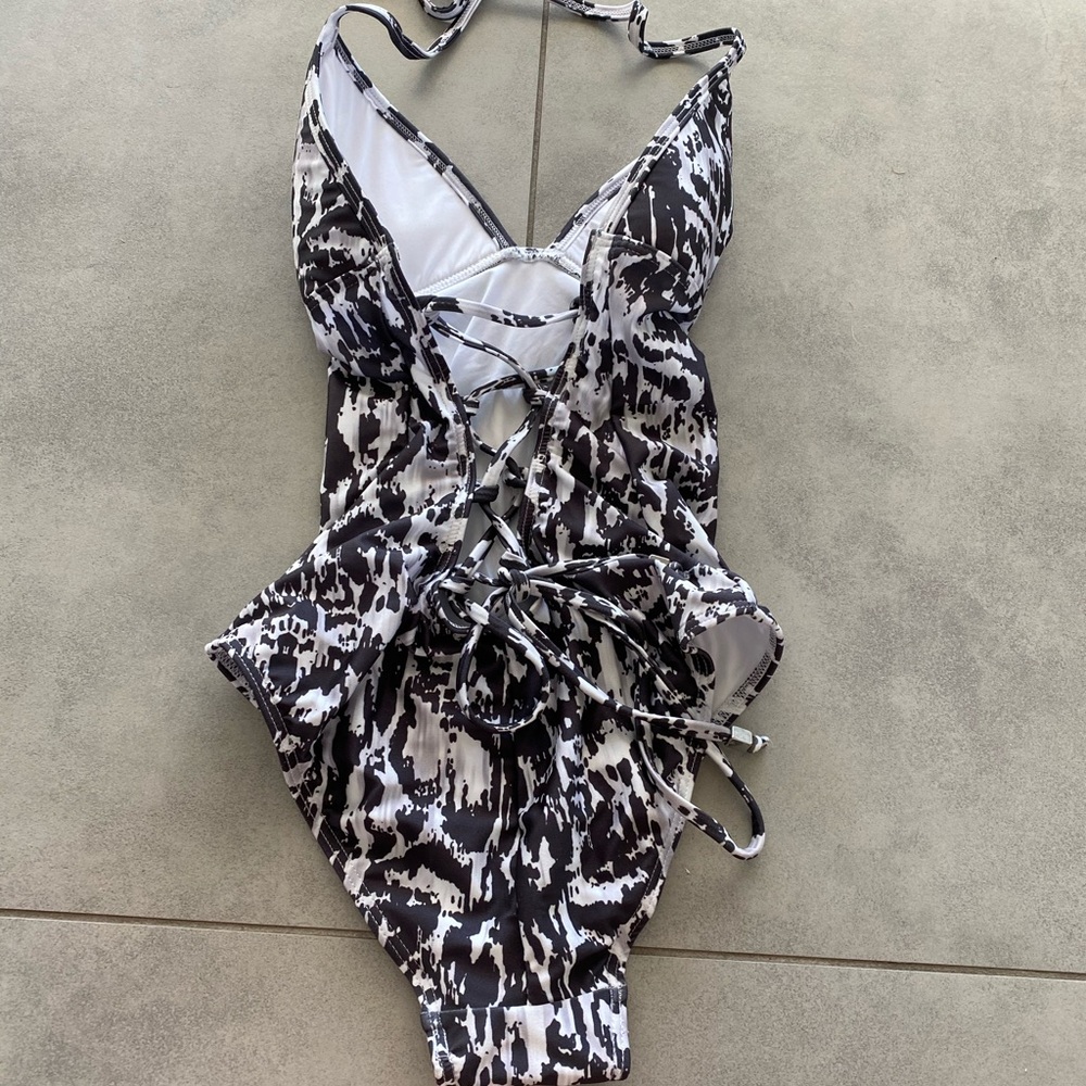 Suboo Wild Thing Lace Back Charcoal One Piece NWT - Picture 6 of 11